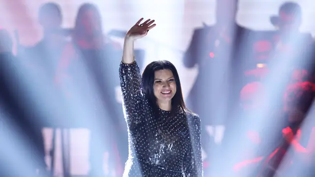 Laura Pausini recibe el premio Persona del Año en los Latin Grammy en la noche más importante de su vida.