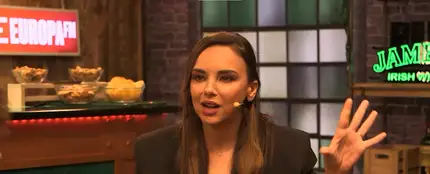 Chenoa, la nueva invitada en el show que ella misma dirige, 'Tómatelo menos en serio'. Chenoa, la nueva invitada en el show que ella misma dirige, 'Tómatelo menos en serio'.