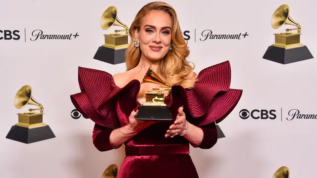 Adele se sincera sobre la maternidad en el pico de su carrera: "Para muchos fue considerado un suicidio profesional"
