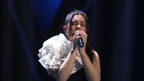 ¡Una dosis de dulzura! Elsa enamora interpretando Cuando nadie me ve de Alejandro Sanz ¡Una dosis de dulzura! Elsa enamora interpretando Cuando nadie me ve de Alejandro Sanz