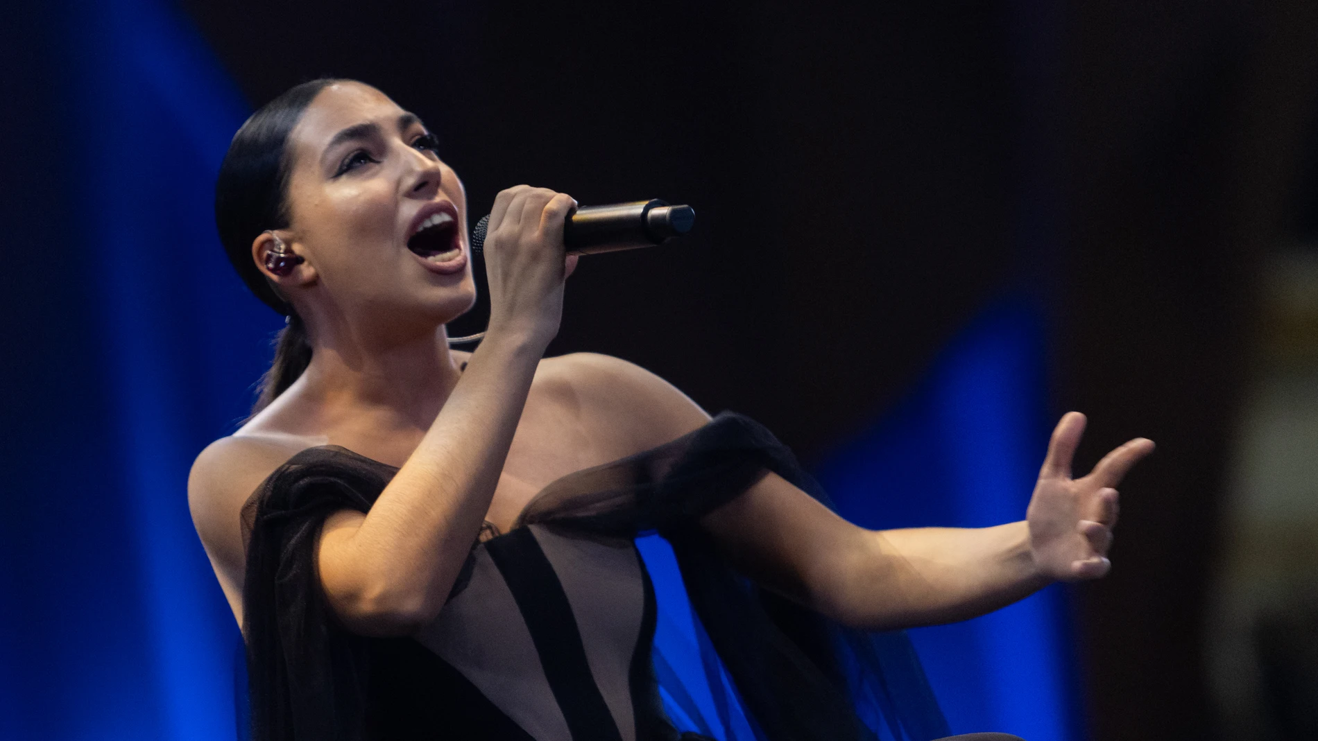 María José Llergo, durante la actuación la semana de los Latin Grammy en Sevilla, en noviembre de 2023. 
