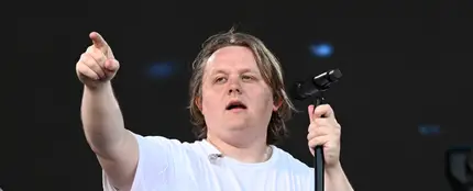 El cantante y compositor escocés Lewis Capaldi. El cantante y compositor escocés Lewis Capaldi.