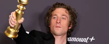 Jeremy Allen White, con el Globo de Oro a Mejor de actor de serie de comedia. Jeremy Allen White, con el Globo de Oro a Mejor de actor de serie de comedia.