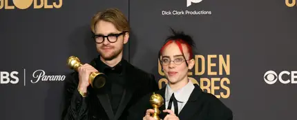 Billie Eilish y su hermano Finneas, en los Globos de Oro 2024 Billie Eilish y su hermano Finneas, en los Globos de Oro 2024
