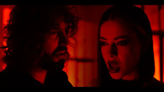 Mikel Izal & Xina Mora, en el videoclip de 'El miedo #2'