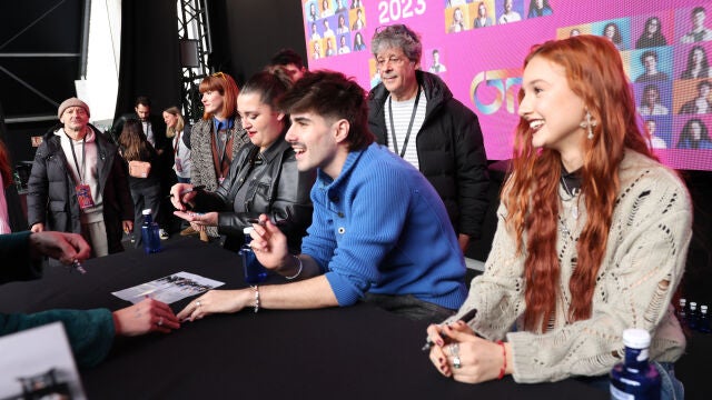 Ruslana, Martin y Bea firmando sus primeros discos 