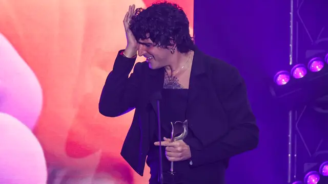 La Dani, tras ganar el premio mejor actor en los Feroz: "Siento que esto es un reconocimiento a la pluma y a las raras"