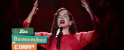 Cinco años de la mítica actuación de Rosalía en los Goya: la historia de la canción y las otras versiones de 'Me quedo contigo' Cinco años de la mítica actuación de Rosalía en los Goya: la historia de la canción y las otras versiones de 'Me quedo contigo'