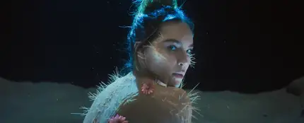 Belinda en el videoclip de Cactus Belinda en el videoclip de Cactus