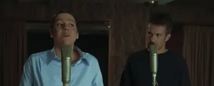 Valeria Castro y Pucho (Vetusta Morla), en el videoclip de 'El amor de Andrea'. Valeria Castro y Pucho (Vetusta Morla), en el videoclip de 'El amor de Andrea'.