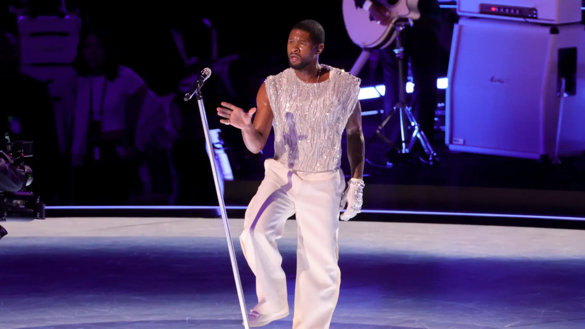 Usher homenajea a Michael Jackson
