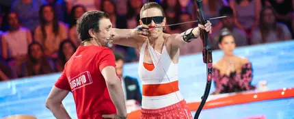 Raquel Sánchez Silva se emociona al superar su desafío de puntería a ciegas Raquel Sánchez Silva se emociona al superar su desafío de puntería a ciegas