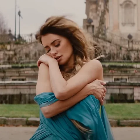 Penelope Cruz protagoniza el videoclip de '313', la nueva canción del rapero Residente. Penelope Cruz protagoniza el videoclip de '313', la nueva canción del rapero Residente.