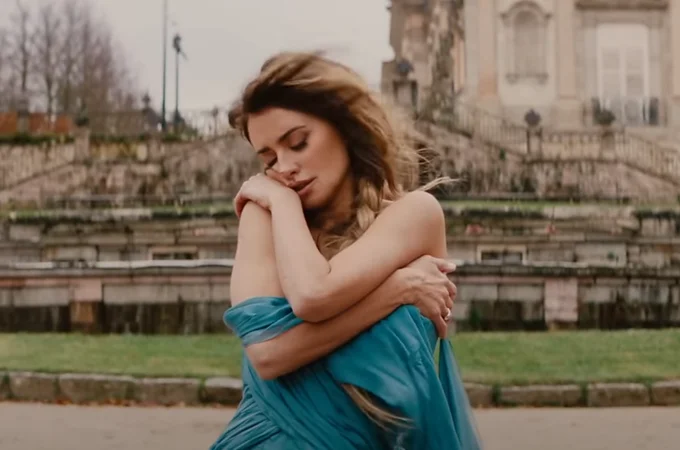 Penelope Cruz protagoniza el videoclip de '313', la nueva canción del rapero Residente. Penelope Cruz protagoniza el videoclip de '313', la nueva canción del rapero Residente.