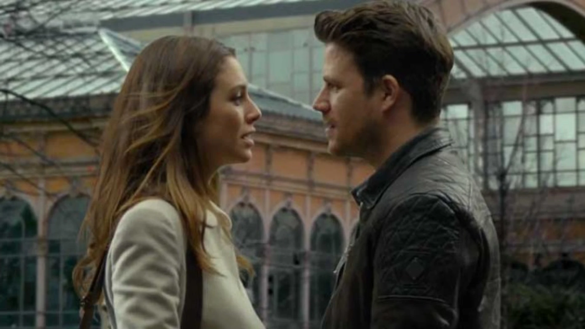 Blanca Suárez y Dani Martín, en el videoclip de 'Emocional'. Blanca Suárez y Dani Martín, en el videoclip de 'Emocional'.