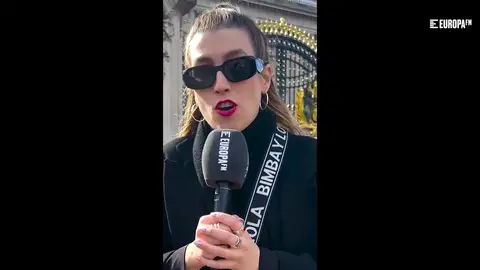 Eva Soriano se acerca a la puerta de Buckingham Palace para preguntar por Kate Middleton Eva Soriano se acerca a la puerta de Buckingham Palace para preguntar por Kate Middleton