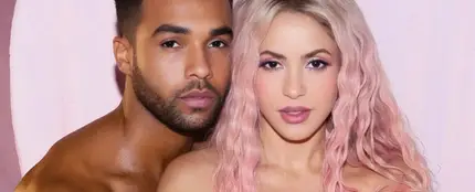 Lucien Laviscount y Shakira. Lucien Laviscount y Shakira.