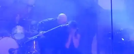 Pucho, cantante de Vetusta Morla, se derrumba tras cantar en directo 'La sábana de mis fantasmas' Pucho, cantante de Vetusta Morla, se derrumba tras cantar en directo 'La sábana de mis fantasmas'