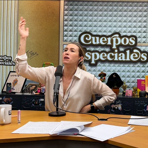 Eva Soriano le grita a una nube en 'Cuerpos especiales'