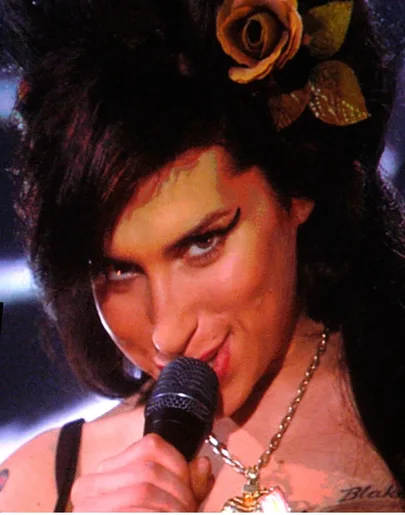Amy Winehouse siguió la gala de los Premios Grammy 2008 desde Londres.