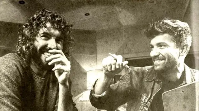Mikel Izal y Pablo Alborán, en la portada de la canción 'La Fe'.