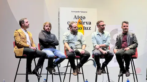 Supersubmarina presenta 'Algo que sirva como luz' Supersubmarina presenta 'Algo que sirva como luz'