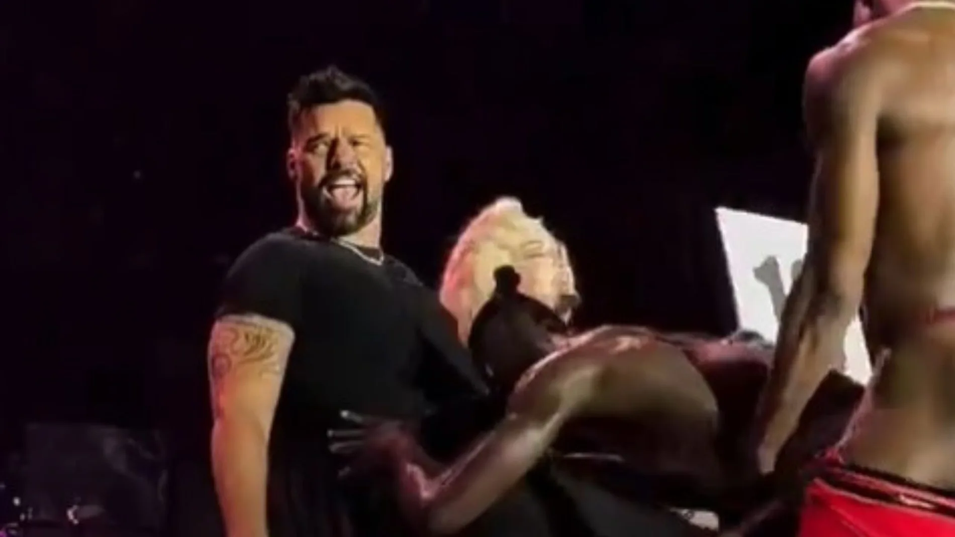 Un nuevo vídeo demuestra que la erección de Ricky Martin en el concierto de Madonna fue real