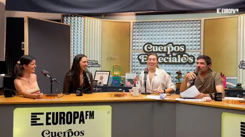 Carlotta y Ana, en la visita de Hinds a Cuerpos especiales Carlotta y Ana, en la visita de Hinds a Cuerpos especiales