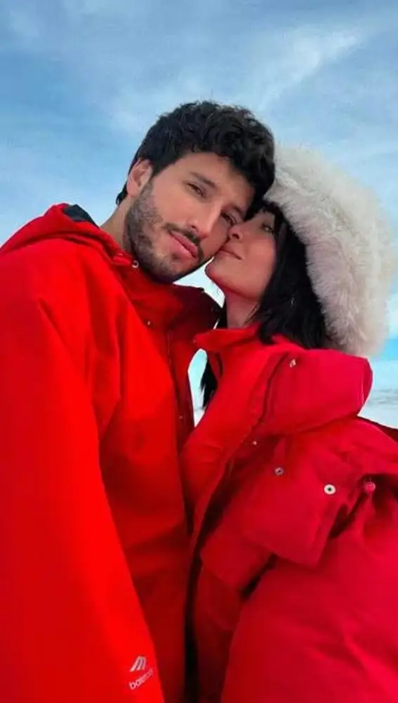 Sebastián Yatra y Aitana, en el rodaje de 'Akureyri'. Sebastián Yatra y Aitana, en el rodaje de 'Akureyri'.