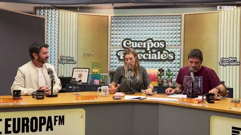 Arturo Valls: "Mi padre ve 'El 1%' varias veces y luego invita a gente a casa para hacerse el chulo con las respuestas" Arturo Valls: "Mi padre ve 'El 1%' varias veces y luego invita a gente a casa para hacerse el chulo con las respuestas"