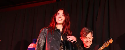 Dua Lipa colapsa Times Square con un concierto gratuito por el estreno de su disco 'Radical Optimism' Dua Lipa colapsa Times Square con un concierto gratuito por el estreno de su disco 'Radical Optimism'
