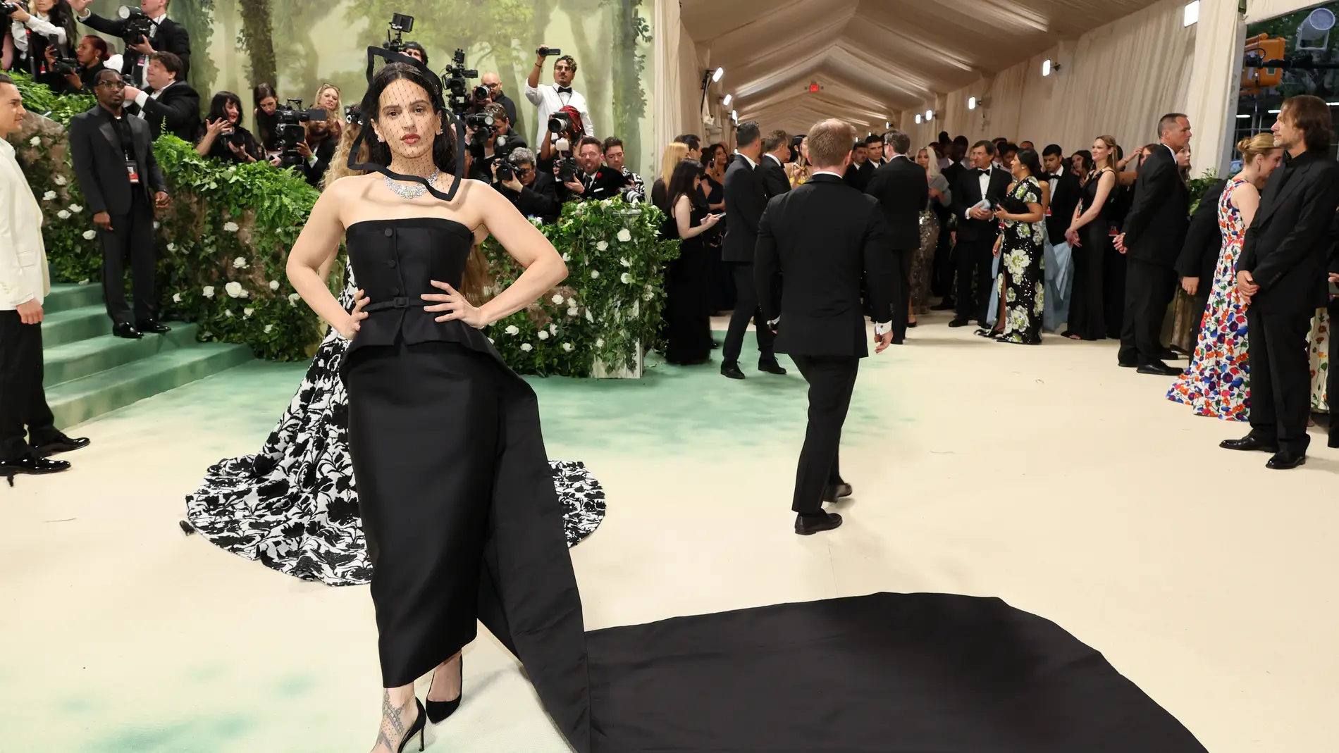 Rosalía en la MET gala 2024 Rosalía en la MET gala 2024