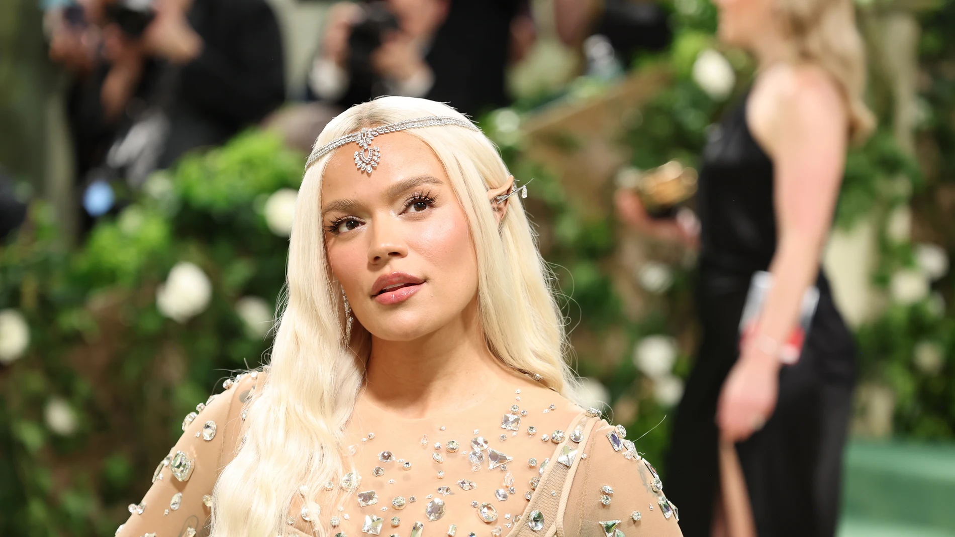 De Karol G como un elfo a Lana del Rey con ramas y velo: los artistas y cantantes de la MET Gala De Karol G como un elfo a Lana del Rey con ramas y velo: los artistas y cantantes de la MET Gala