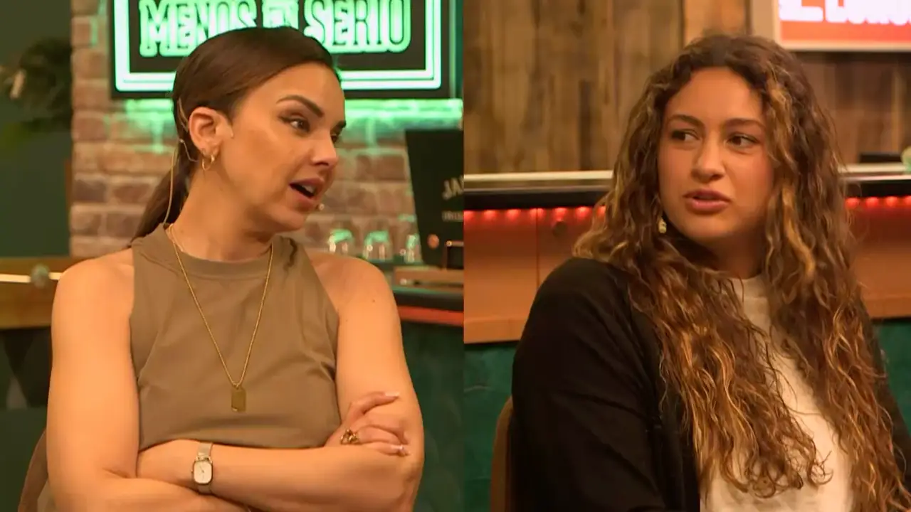 Chenoa y Esperansa Grasia en 'Tómatelo menos en serio'. Chenoa y Esperansa Grasia en 'Tómatelo menos en serio'.