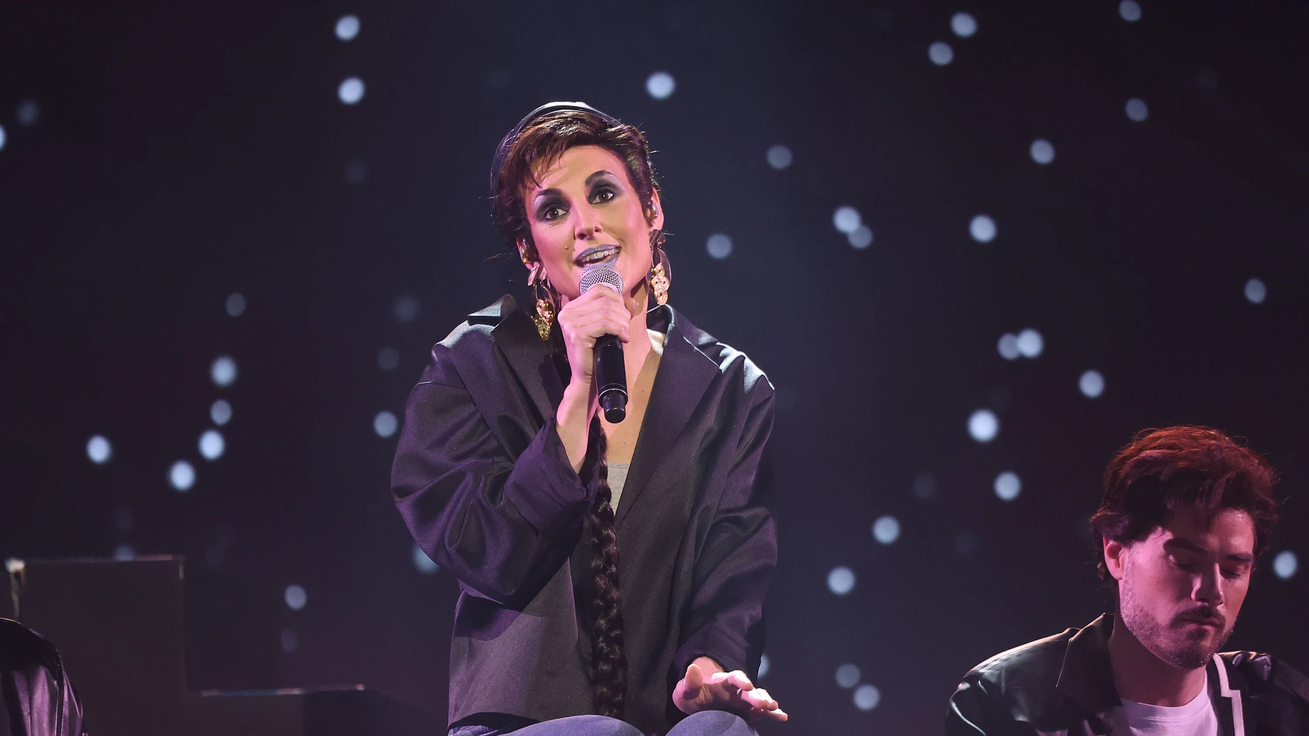 La voz de Conchita hipnotiza como Mecano con ‘Cruz de navajas’ La voz de Conchita hipnotiza como Mecano con ‘Cruz de navajas’