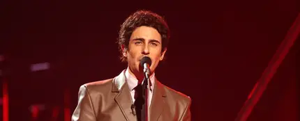 Juanra Bonet, más seductor que nunca como Pino D’Angiò cantando ‘Ma quale idea’ Juanra Bonet, más seductor que nunca como Pino D’Angiò cantando ‘Ma quale idea’