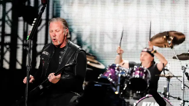 La actuación viral de Metallica bajo una lluvia torrencial en Múnich