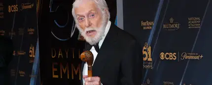 Dick Van Dyke en los Emmy a sus 98 años Dick Van Dyke en los Emmy a sus 98 años