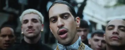 Mahmood en el videoclip de su canción 'TUTA GOLD' Mahmood en el videoclip de su canción 'TUTA GOLD'
