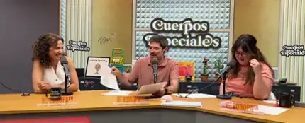 Recuerdos, fotos, cartas, un San Pancracio con perejil... El altar que Toni Acosta tiene en su casa Recuerdos, fotos, cartas, un San Pancracio con perejil... El altar que Toni Acosta tiene en su casa