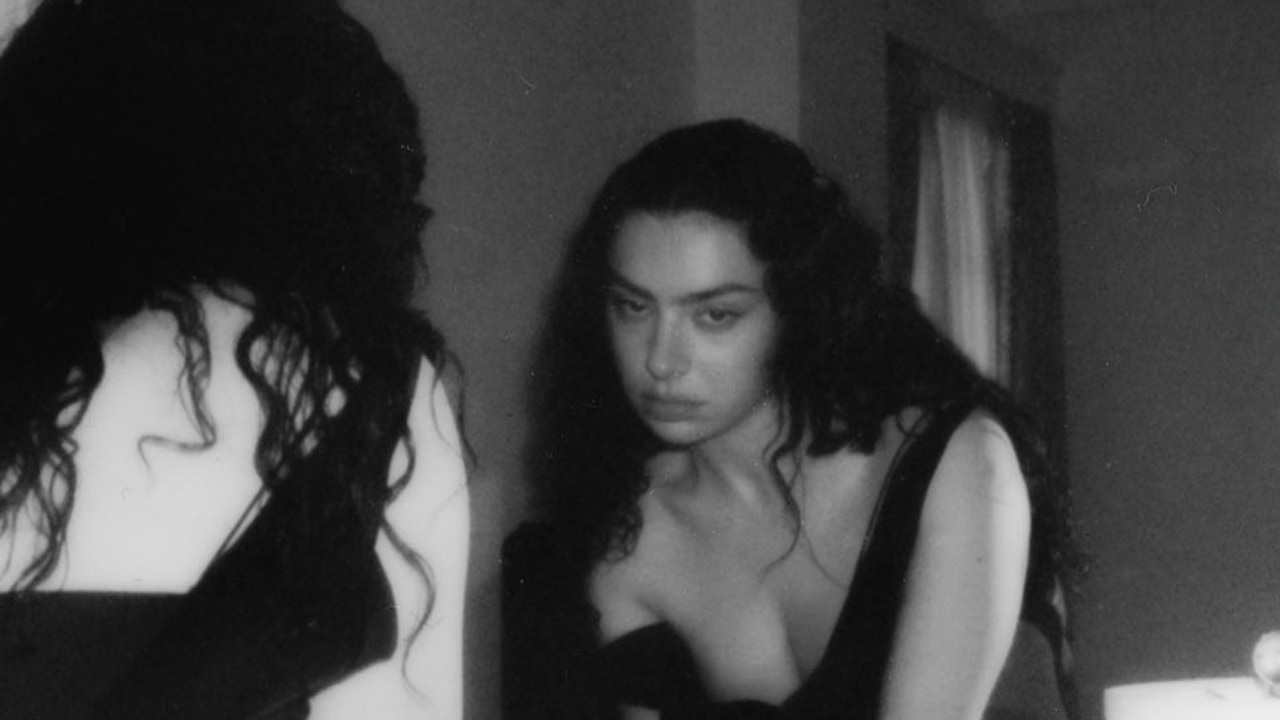 Charli xcx y Lorde hablan de su relación en 'The girl, so confusing