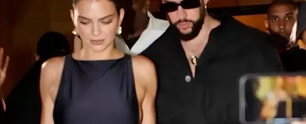 Bad Bunny y Kendall Genner en París Bad Bunny y Kendall Genner en París