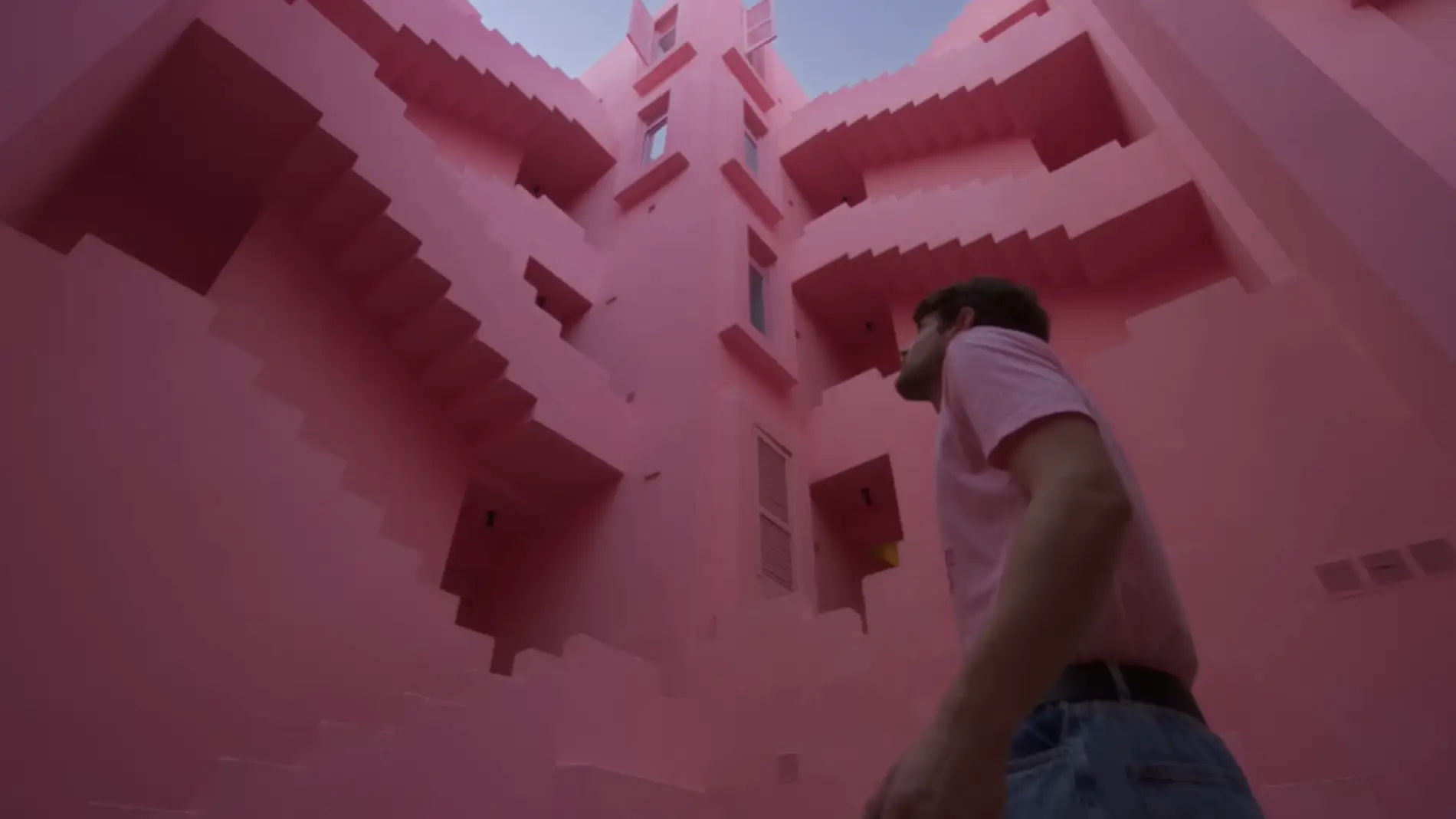 Videoclip de '4TO 23' de Aitana en la Muralla Roja Videoclip de '4TO 23' de Aitana en la Muralla Roja