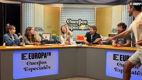 Eva Soriano recibe el impacto de una cáscara de plátano Eva Soriano recibe el impacto de una cáscara de plátano