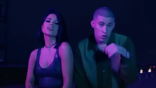 Becky G y Bad Bunny en 'Mayores'