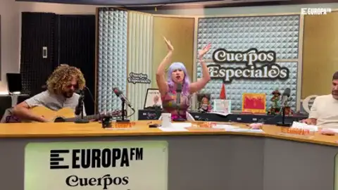 Eva Soriano se transforma en Eve Sans y canta en directo su canción 'Feel the City' Eva Soriano se transforma en Eve Sans y canta en directo su canción 'Feel the City'