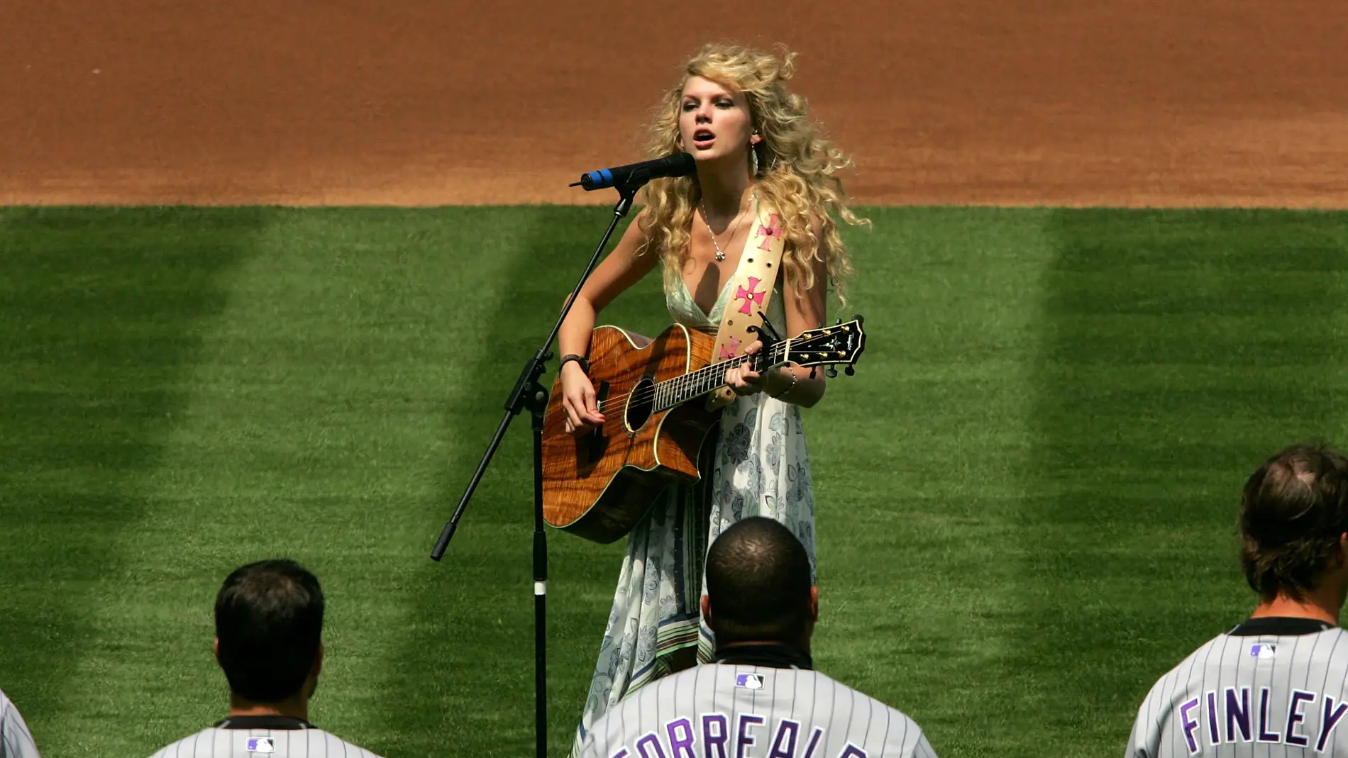 Taylor Swift en la apertura del Estadio Dodger Taylor Swift en la apertura del Estadio Dodger