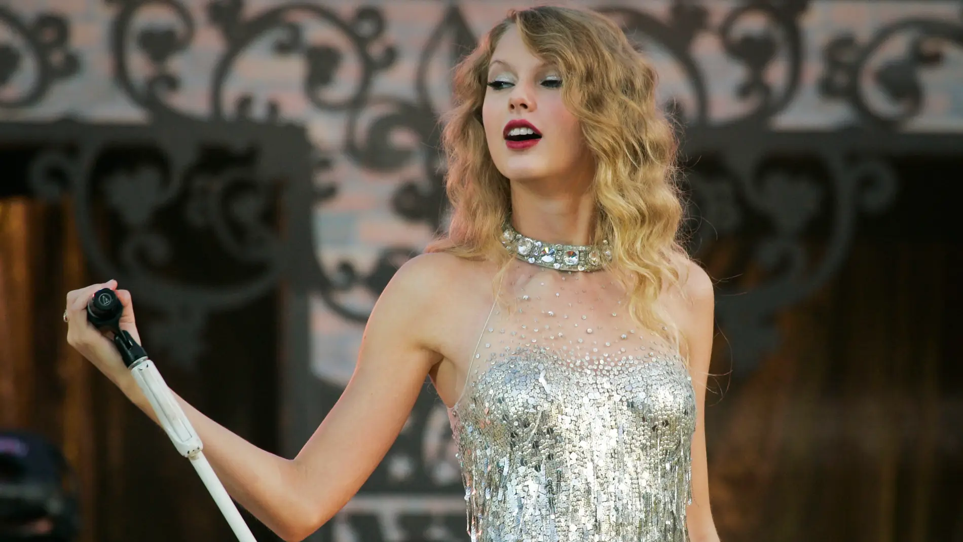 Taylor Swift durante una actuación en Nueva Orleans en 2010 Taylor Swift durante una actuación en Nueva Orleans en 2010