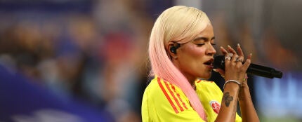 Karol G canta el himno de Colombia en la final de la Copa Am&eacute;rica 