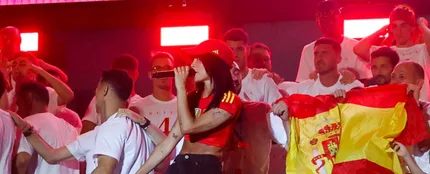Aitana en Cibeles con La Roja Aitana en Cibeles con La Roja